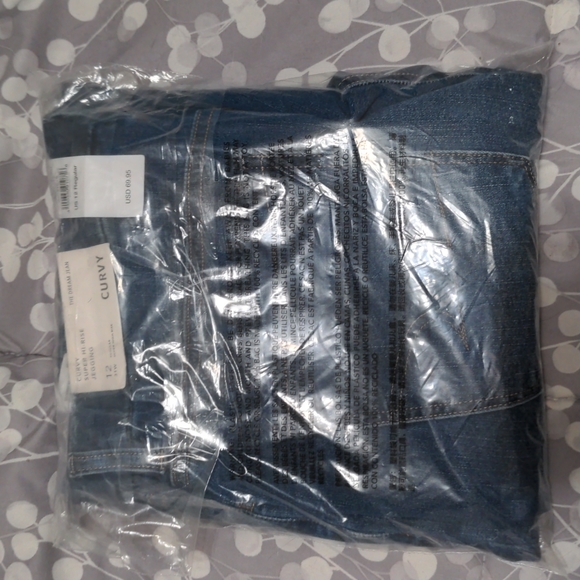 SOLD NWT American Eagle Dream Jeans Curvy Super Hi-Rise Ripped Distressed sz 12 - Picture 2 of 8
